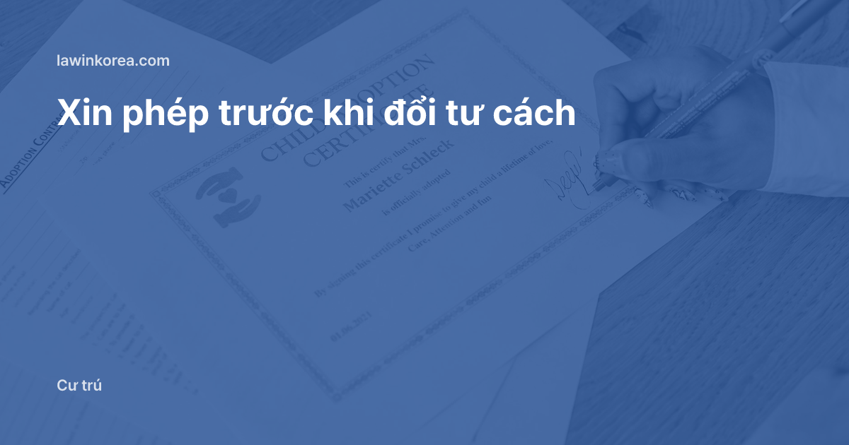 Cận cảnh bàn tay ký giấy tờ: Đã làm hoạt động mới trước khi được cho phép đổi tư cách lưu trú: mức phạt và thứ tự đúng